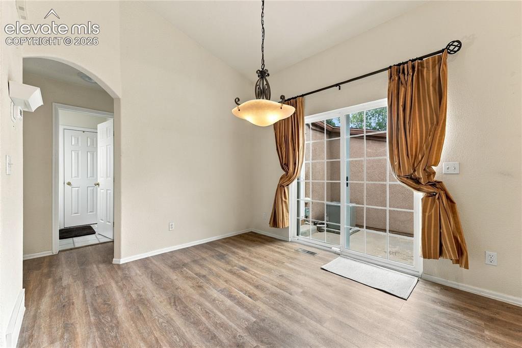 Image 10 of 29: Dining Area