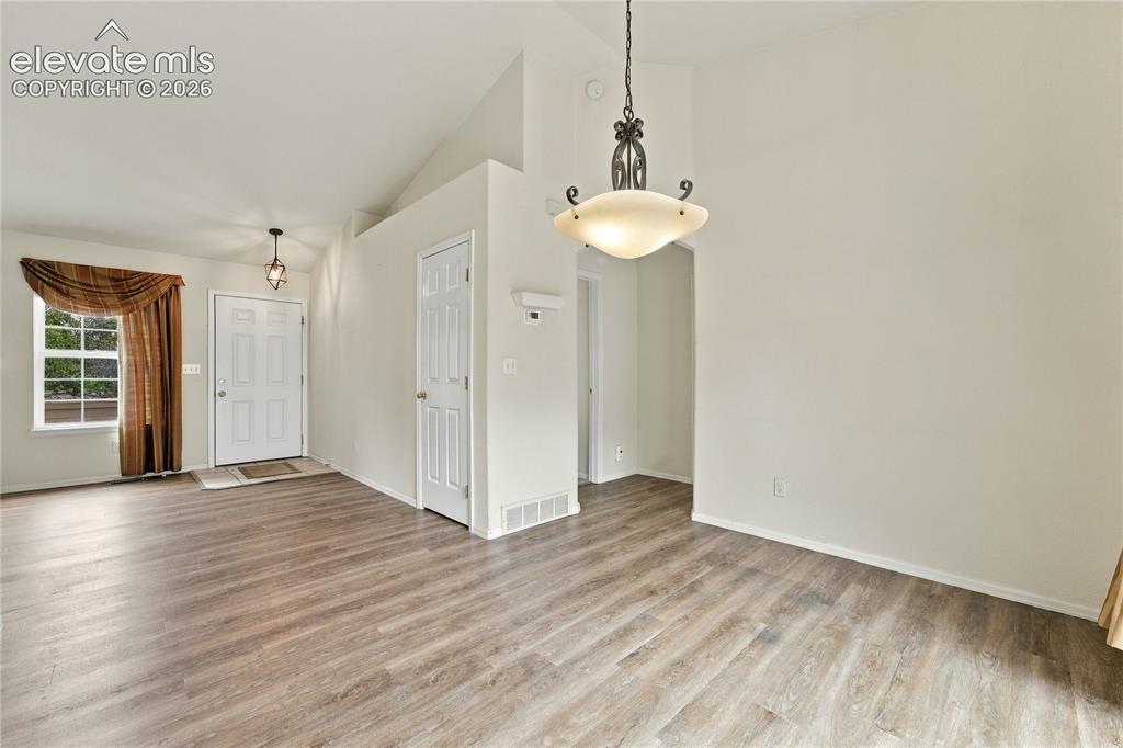 Image 11 of 29: Dining Area