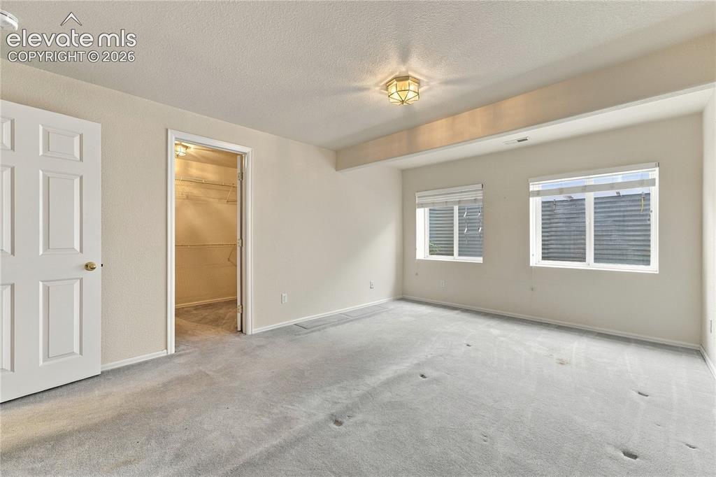 Image 19 of 29: Bedroom