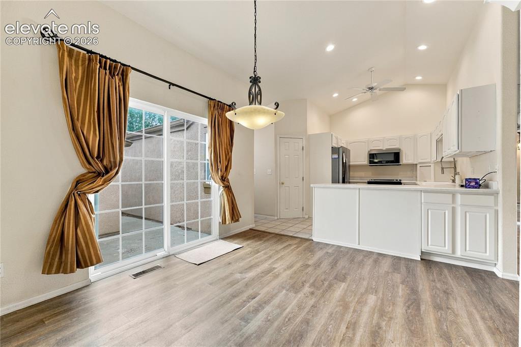 Image 7 of 29: Kitchen