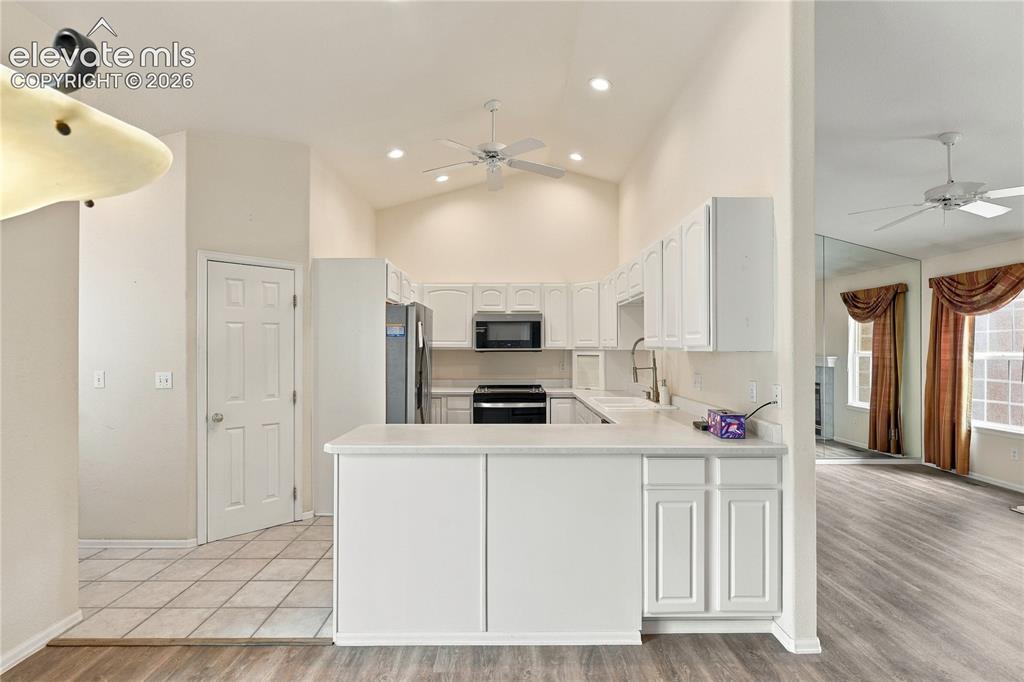 Image 8 of 29: Kitchen
