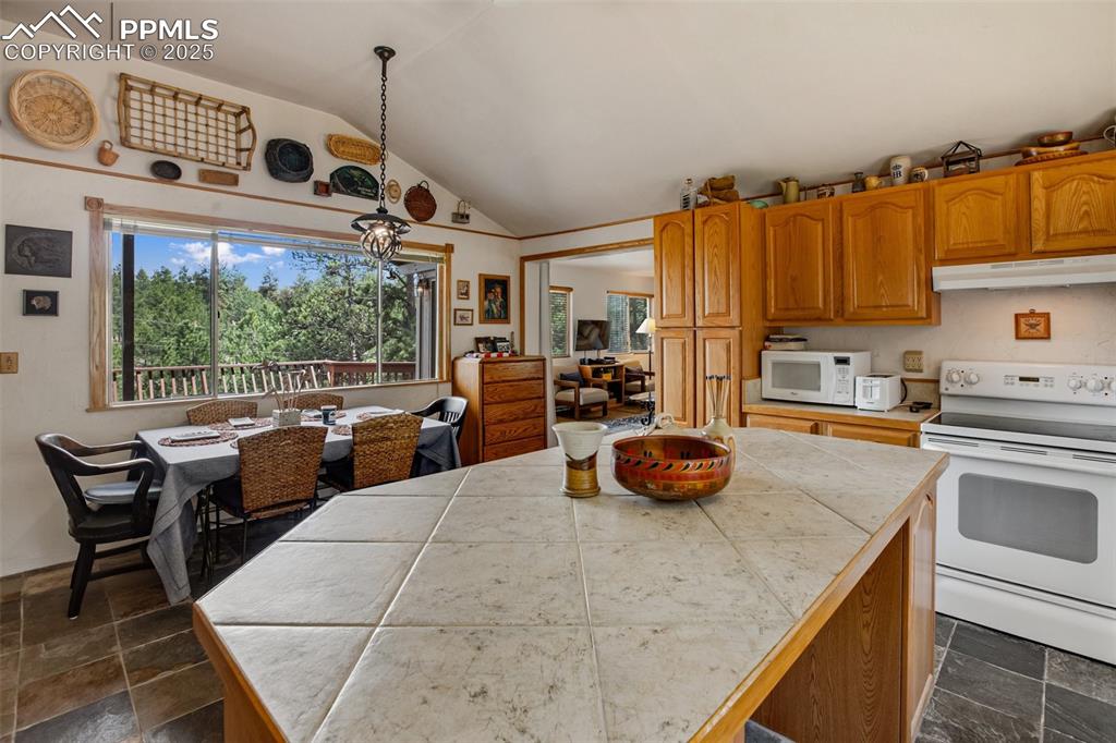 Image 10 of 47: Kitchen