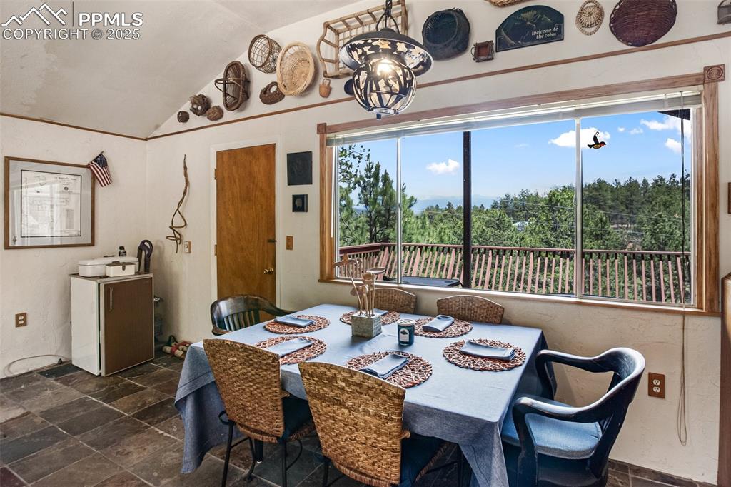 Image 14 of 47: Dining Area