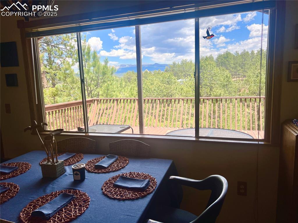 Image 16 of 47: Dining Area