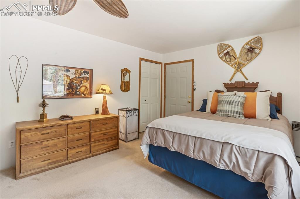 Image 21 of 47: Bedroom