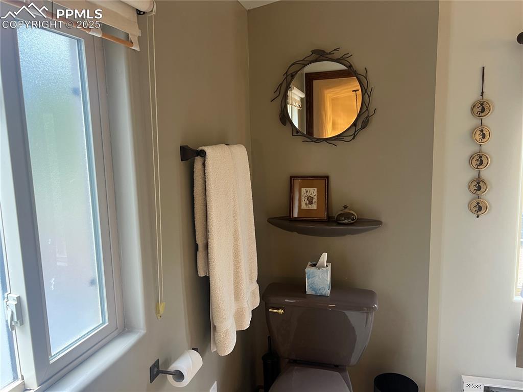 Image 27 of 47: Bathroom