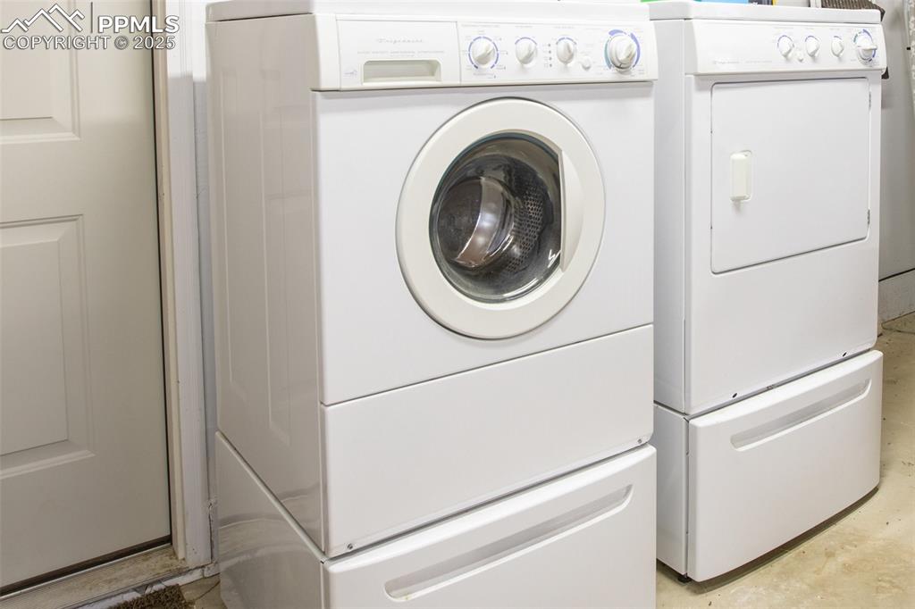 Image 30 of 47: Laundry