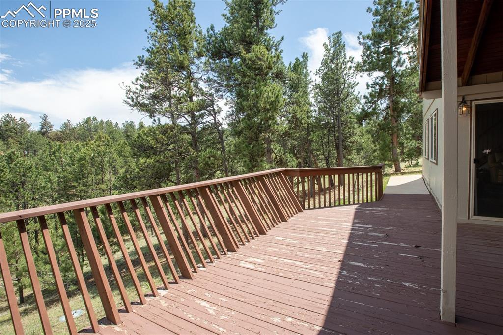 Image 34 of 47: Deck