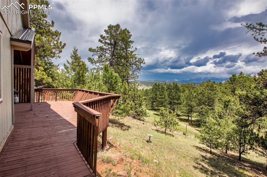 Image 35 of 47: Deck