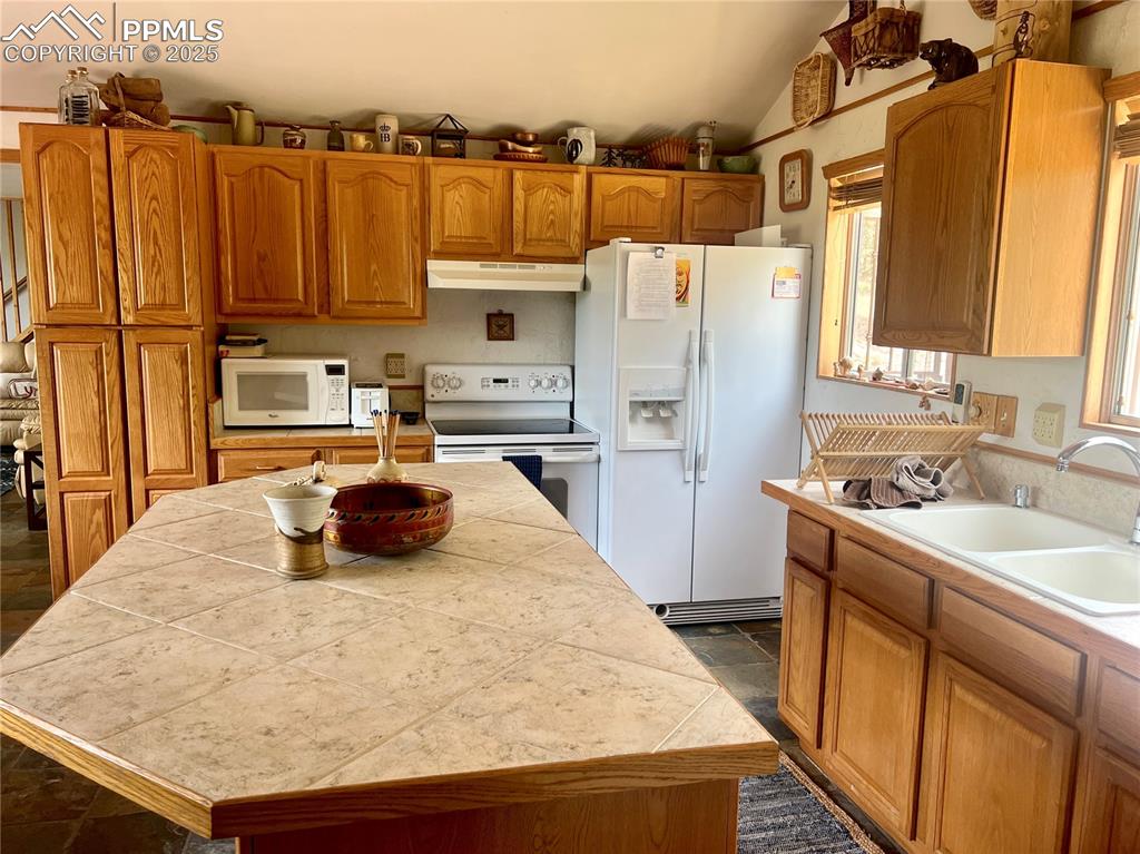 Image 8 of 47: Kitchen