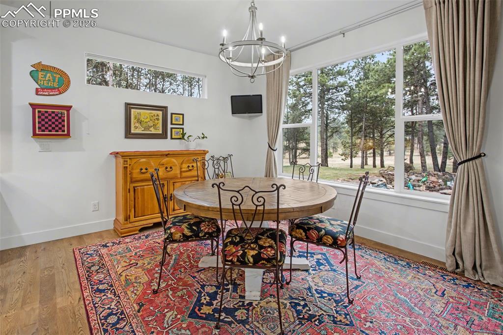 Image 11 of 41: Dining Area