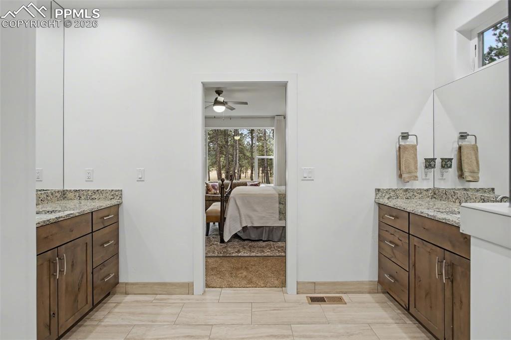 Image 16 of 41: Bathroom