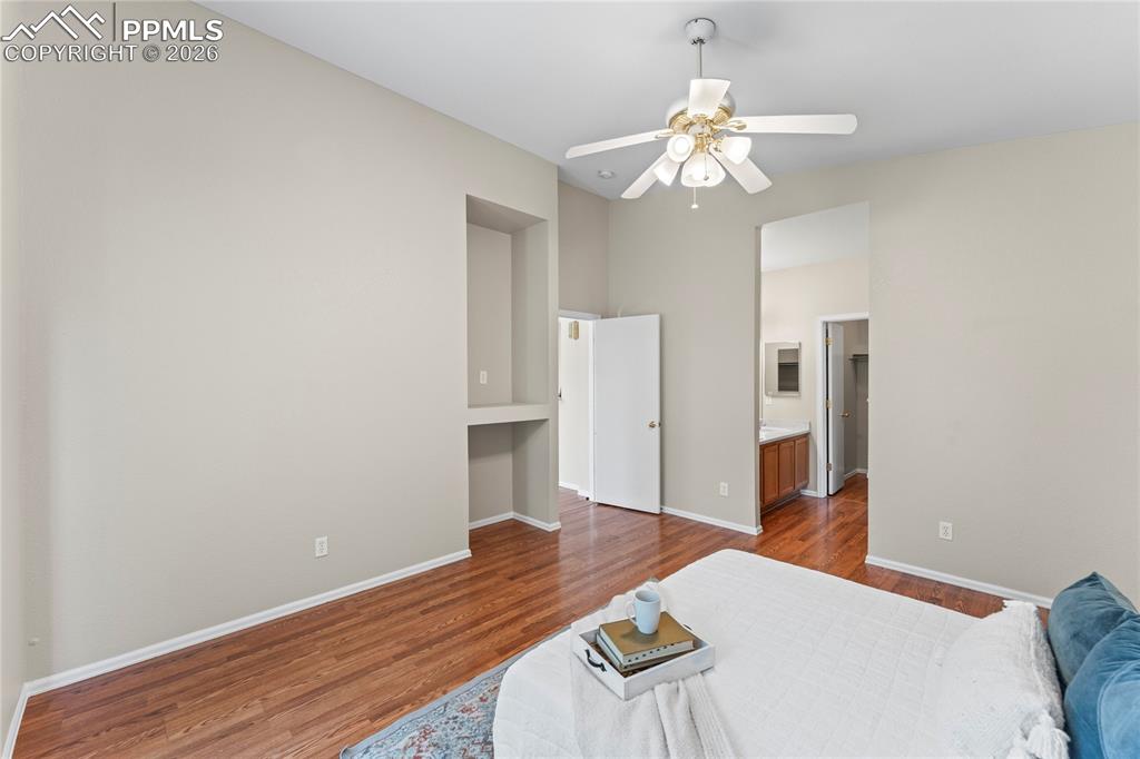 Image 14 of 47: Bedroom