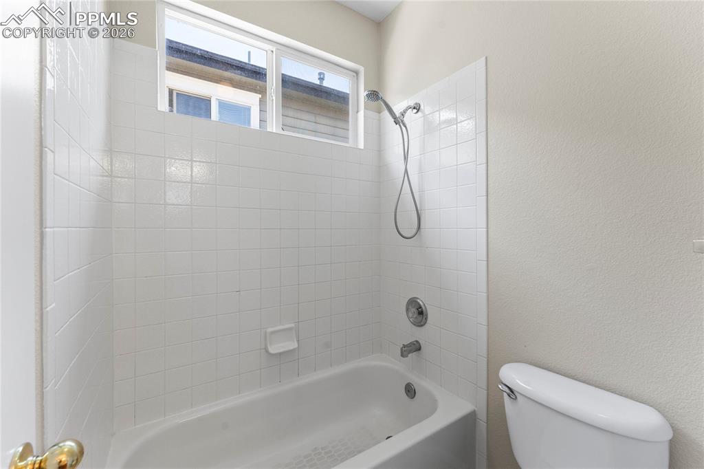 Image 16 of 47: Bathroom