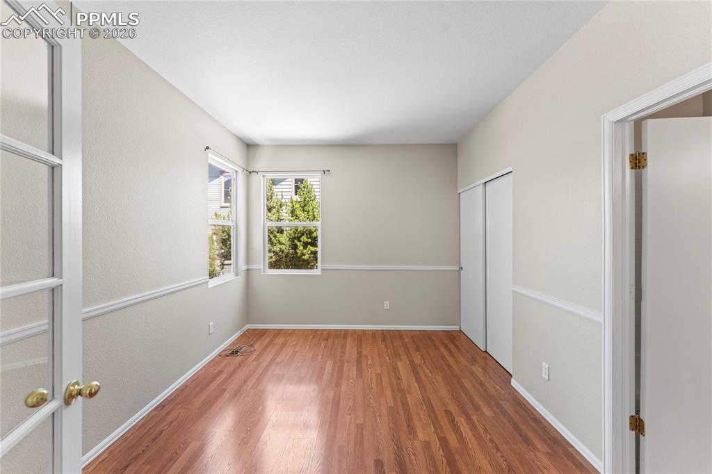 Image 19 of 47: Bedroom