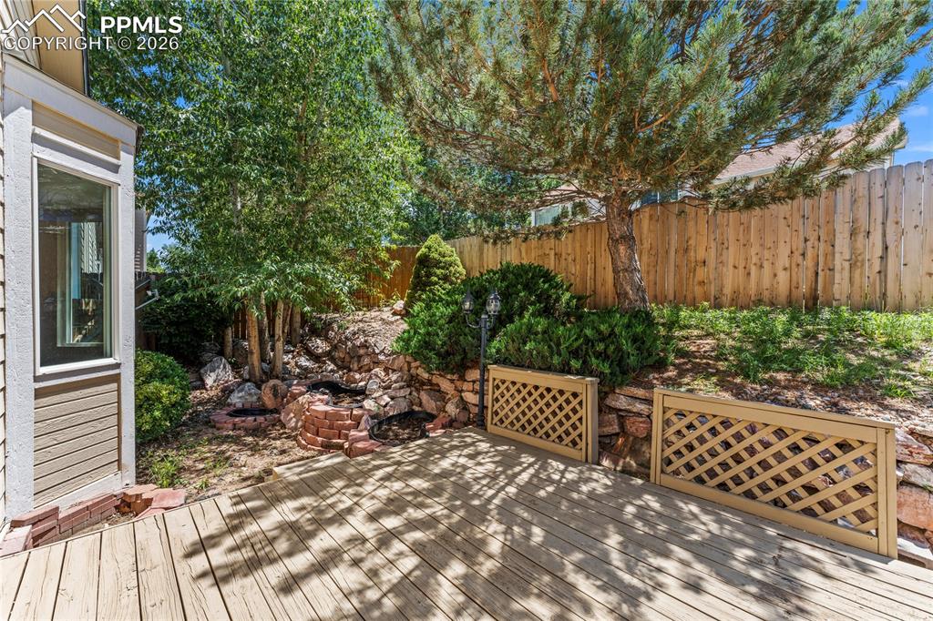 Image 40 of 47: Deck