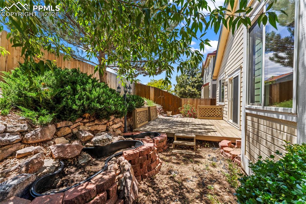 Image 41 of 47: Yard