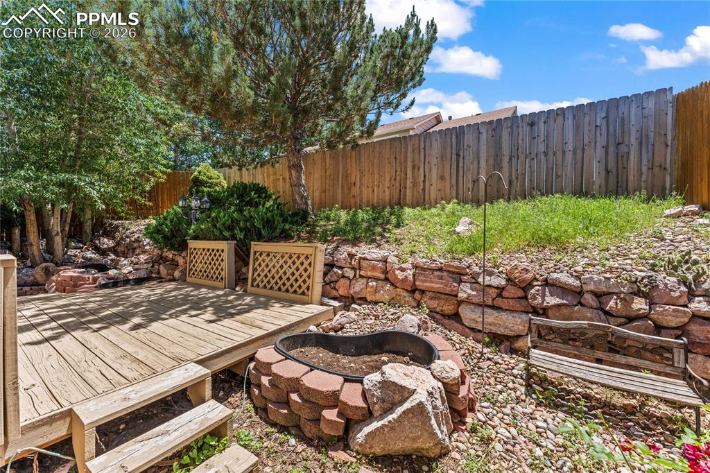 Image 42 of 47: Yard