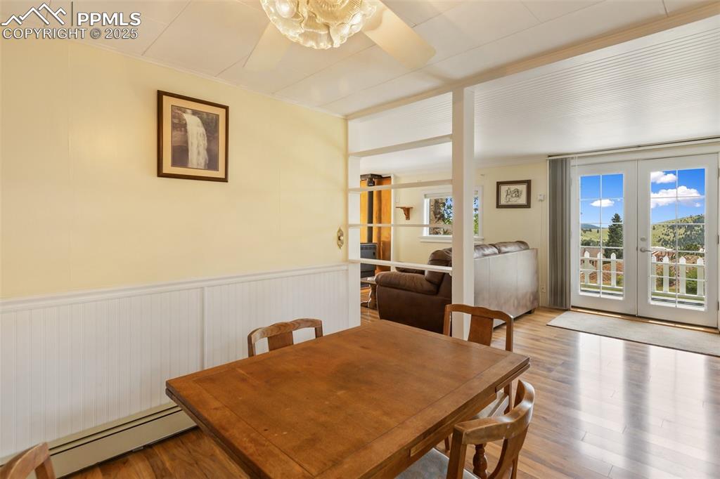 Image 12 of 26: Dining Area