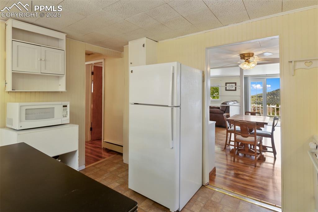 Image 18 of 26: Kitchen