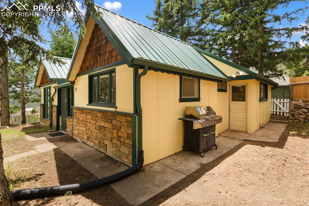 Image 25 of 26: Side of Structure