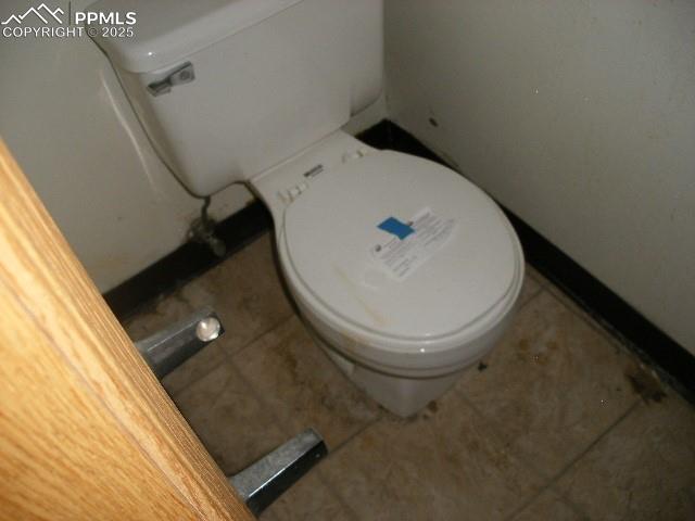 Image 29 of 35: Bathroom