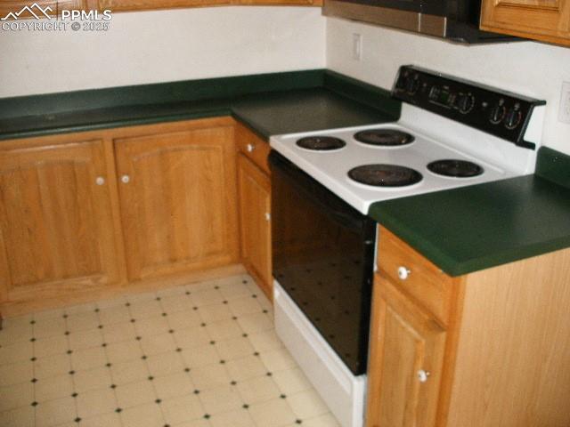 Image 5 of 35: Kitchen