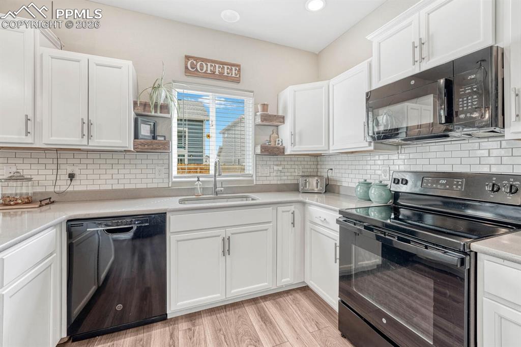 Image 10 of 29: Kitchen