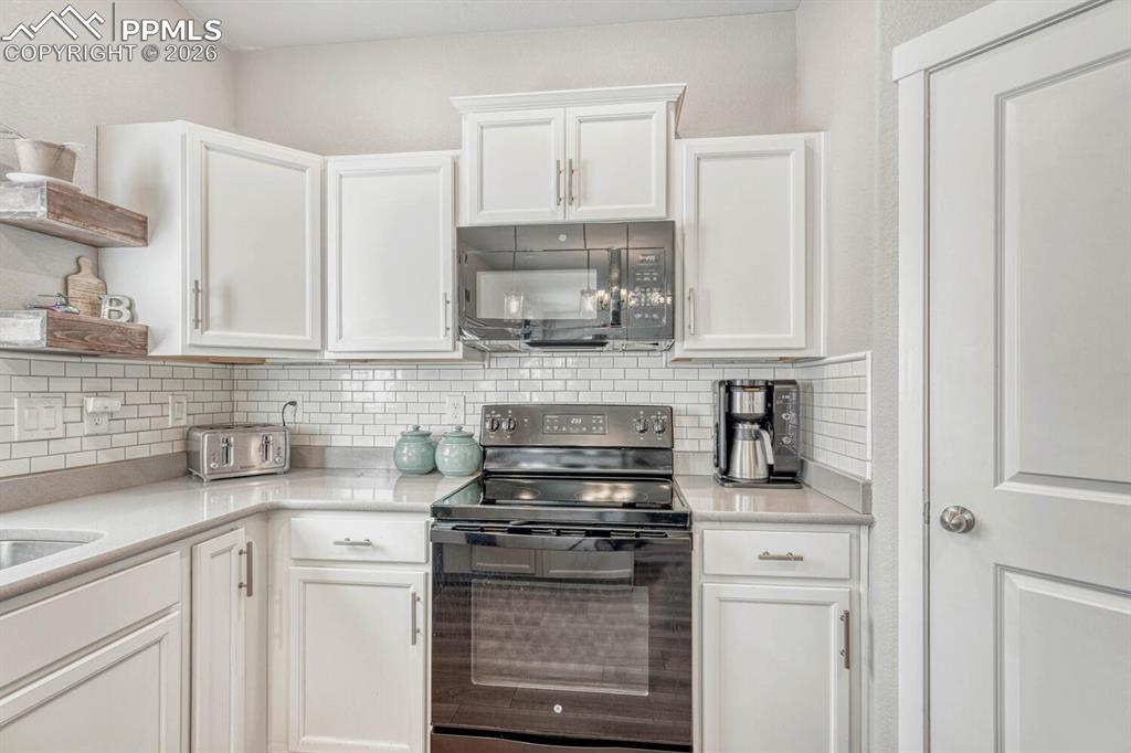 Image 13 of 29: Kitchen