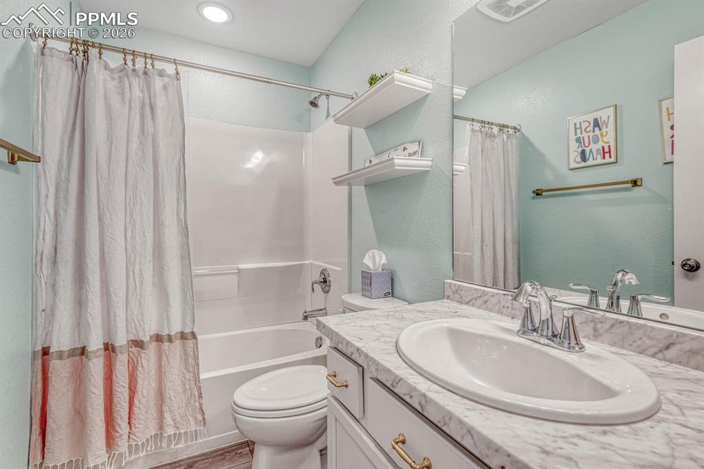 Image 19 of 29: Bathroom