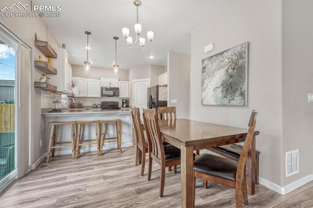 Image 8 of 29: Dining Area