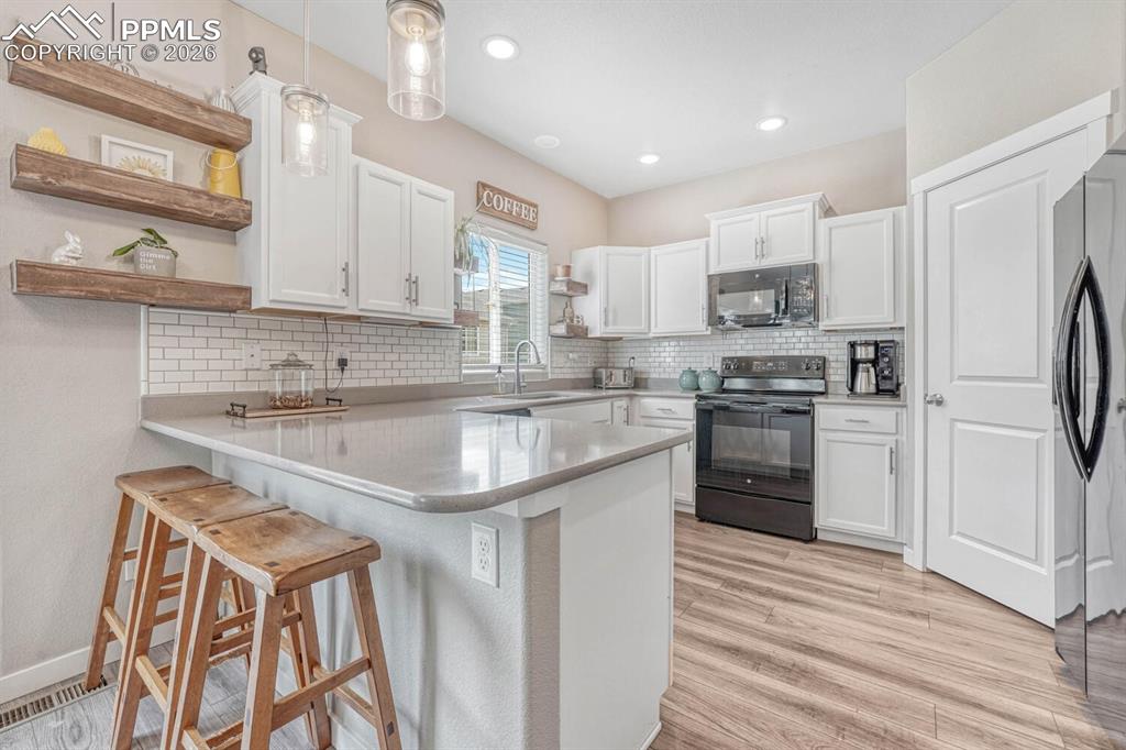 Image 9 of 29: Kitchen