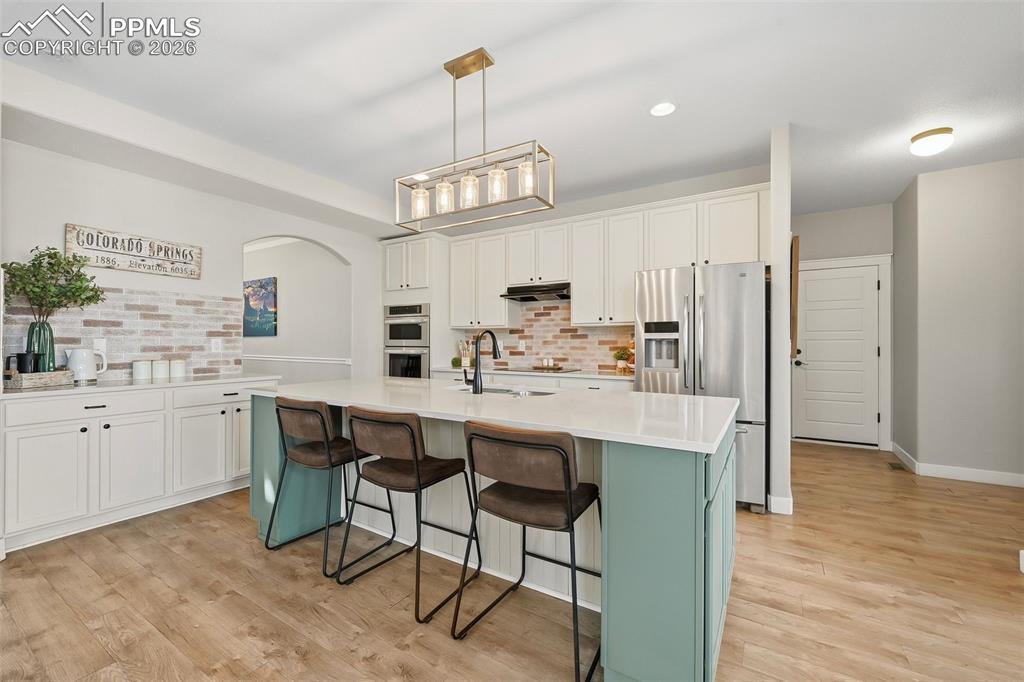 Image 11 of 50: Kitchen