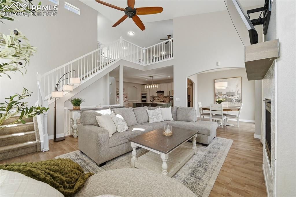 Image 16 of 50: Living Room