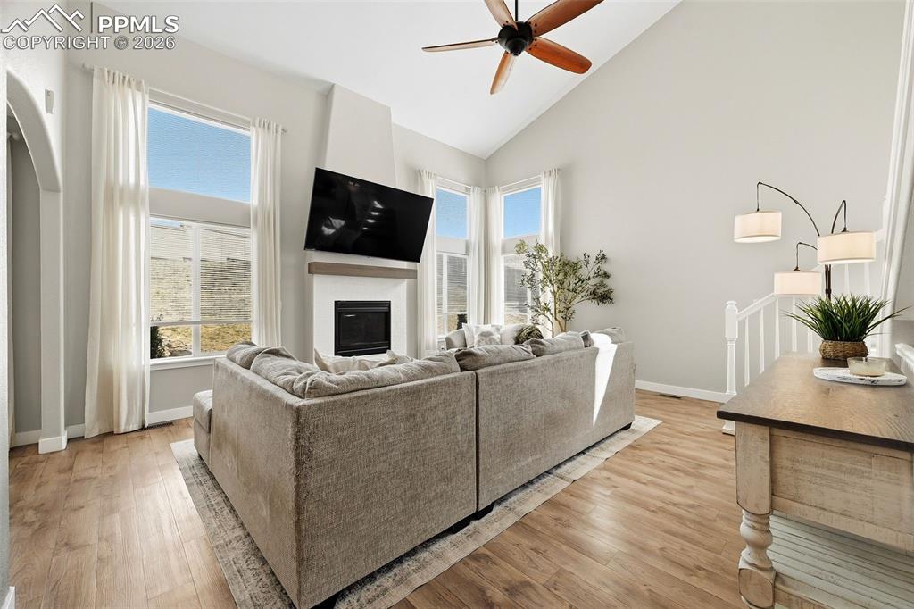 Image 17 of 50: Living Room