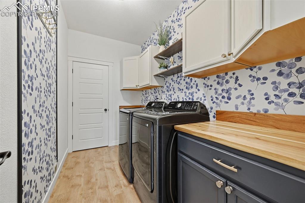 Image 19 of 50: Laundry