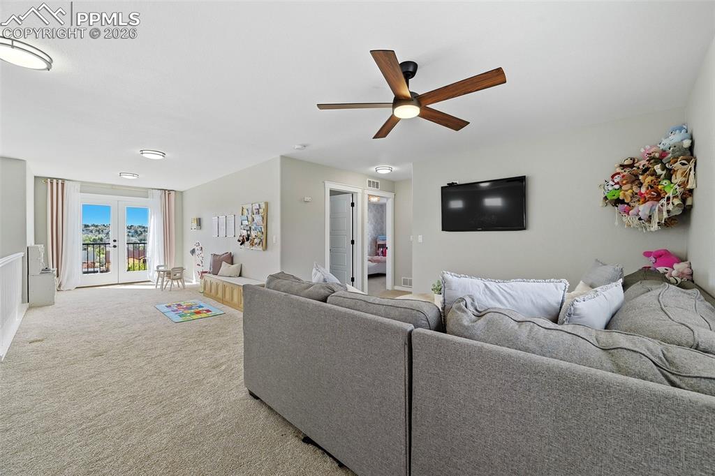 Image 27 of 50: Loft