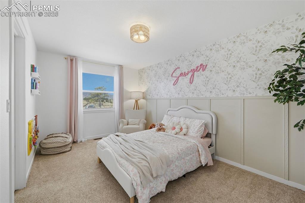 Image 29 of 50: Bedroom