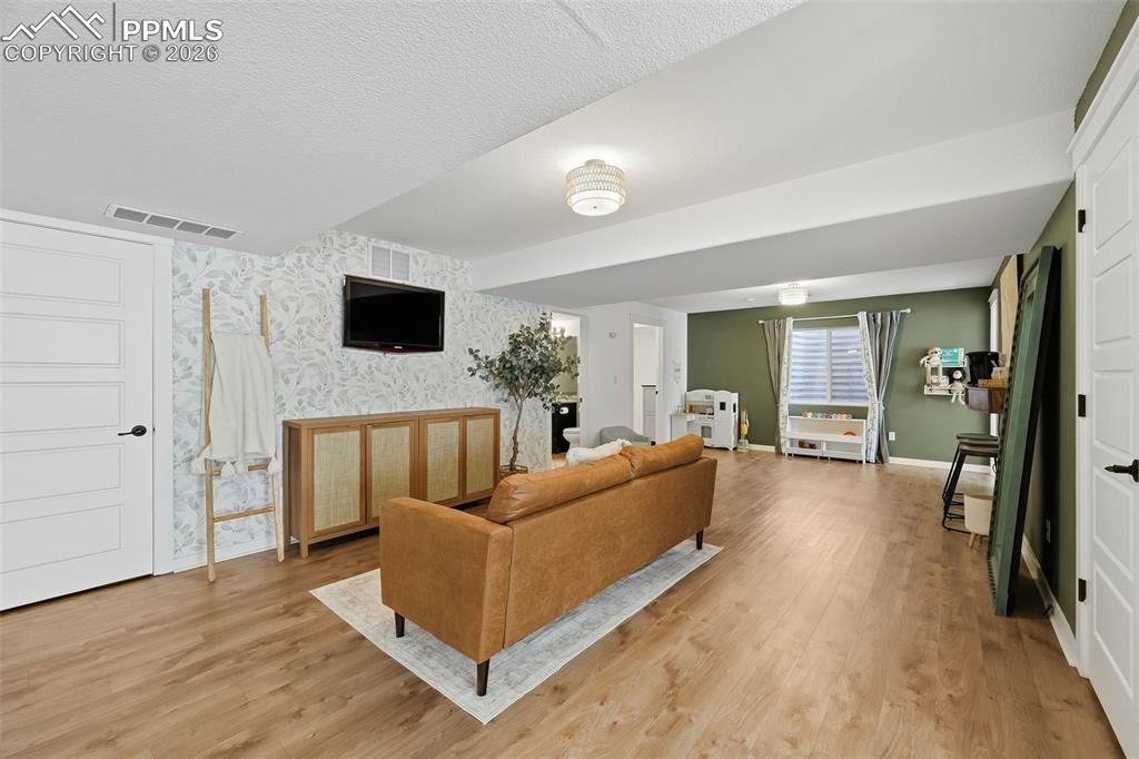 Image 33 of 50: Family Room