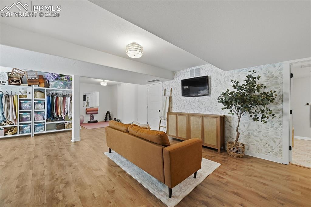 Image 34 of 50: Family Room