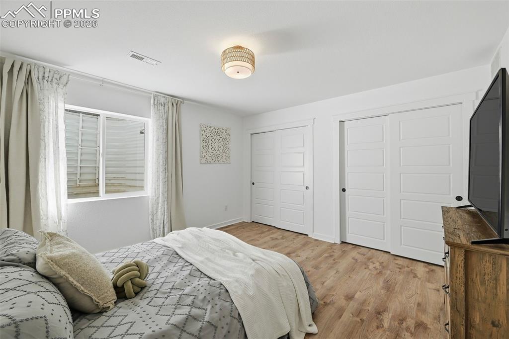 Image 40 of 50: Bedroom