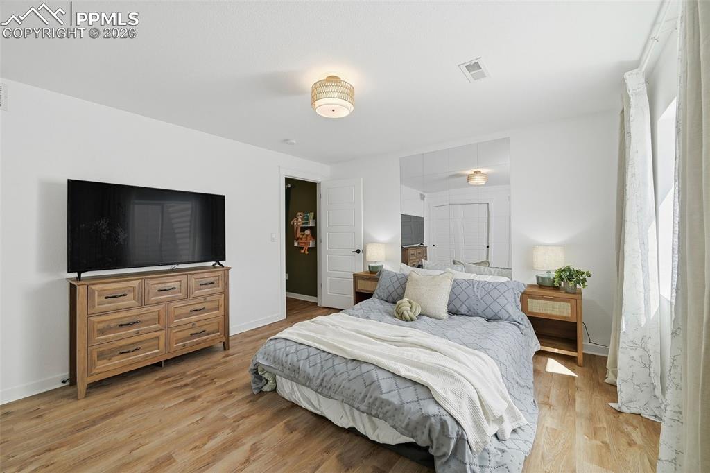 Image 41 of 50: Bedroom