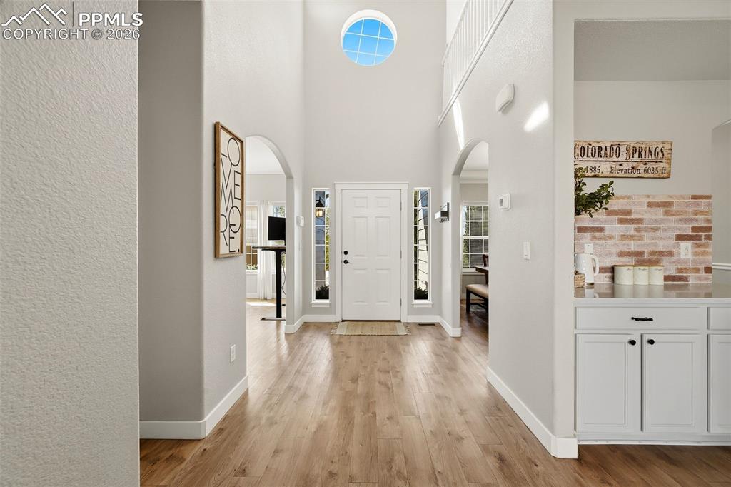 Image 5 of 50: Entry