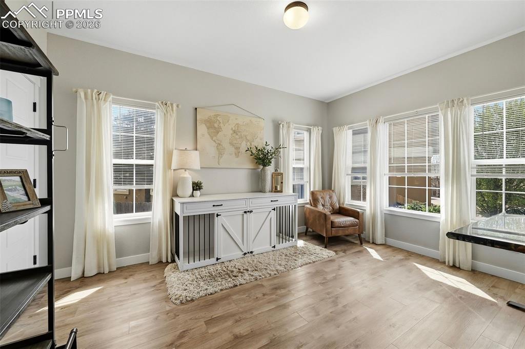 Image 6 of 50: Office