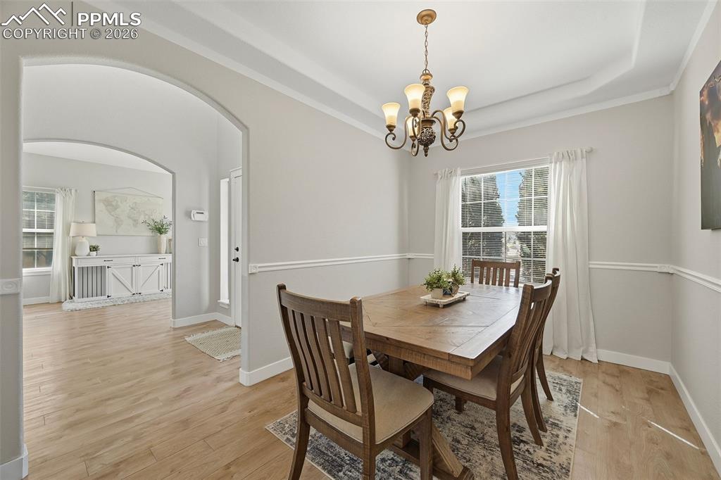 Image 8 of 50: Dining Area