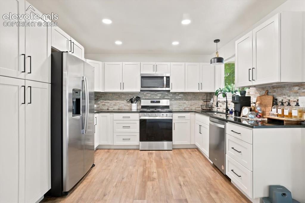 Image 11 of 45: Kitchen