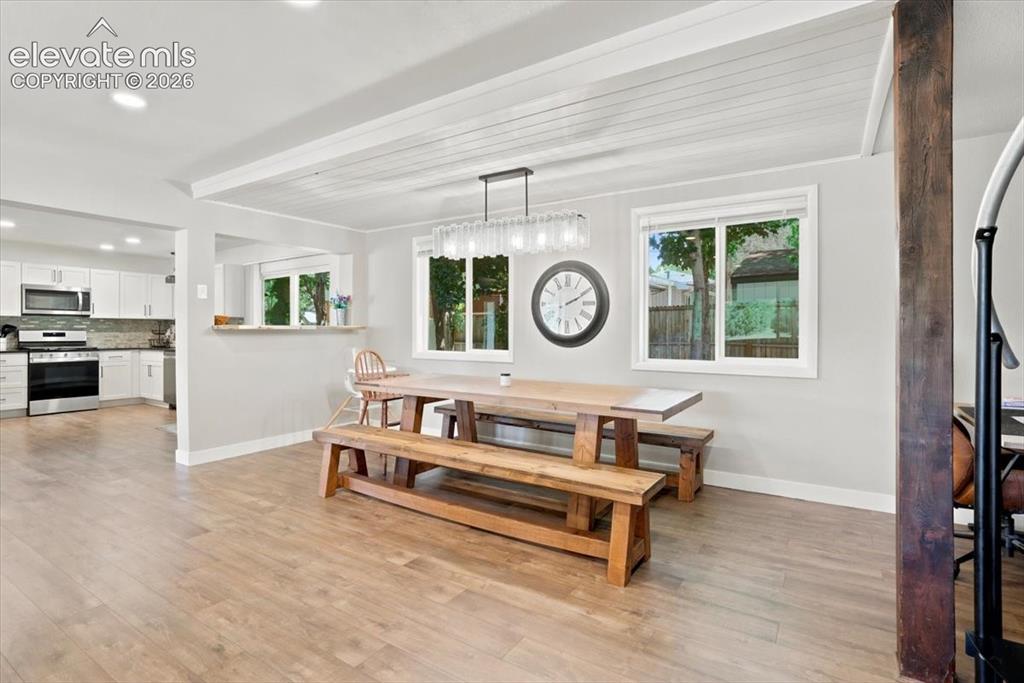 Image 18 of 45: Dining Area