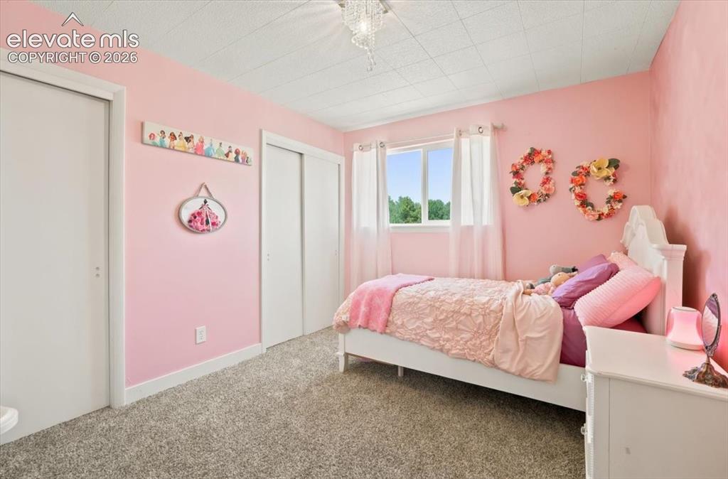 Image 22 of 45: Bedroom