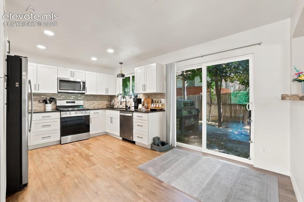 Image 9 of 45: Kitchen
