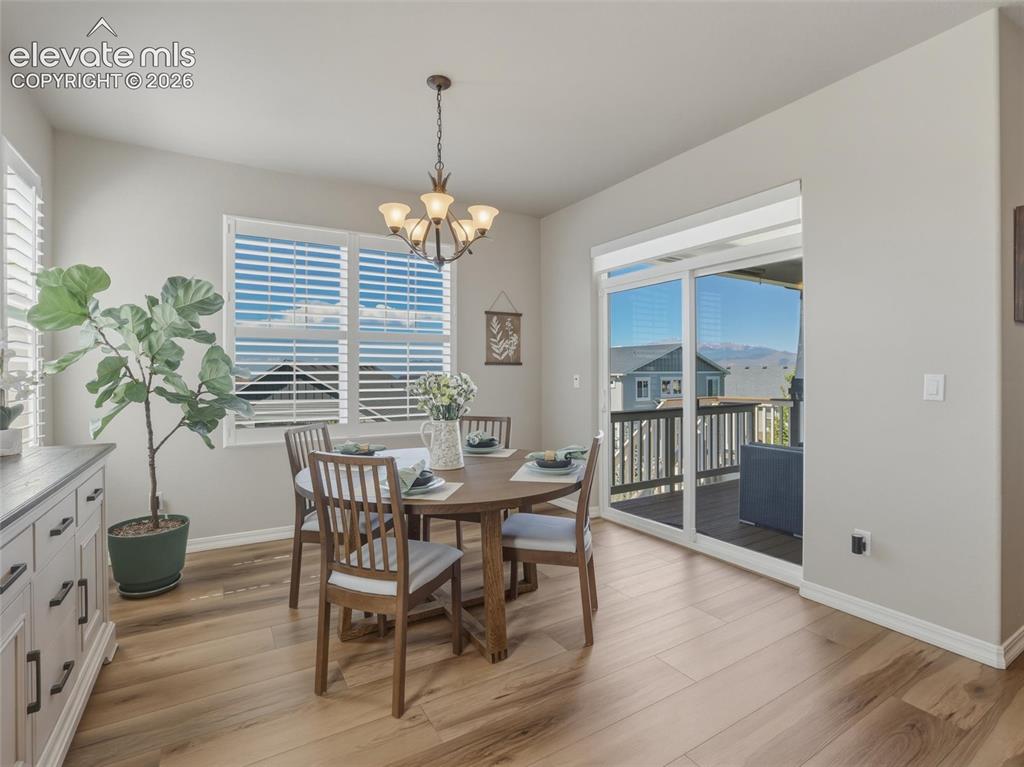 Image 15 of 50: Dining Area